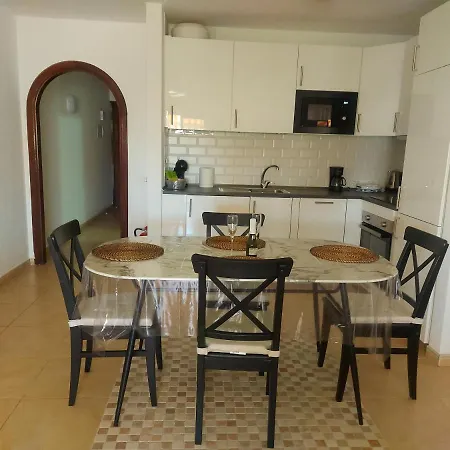 Under The Lime, Beautiful Cristianos 公寓